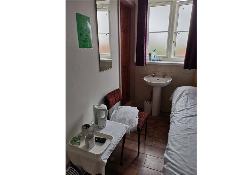 Swan Inn, Heathrow Airport Stanwell Extérieur photo
