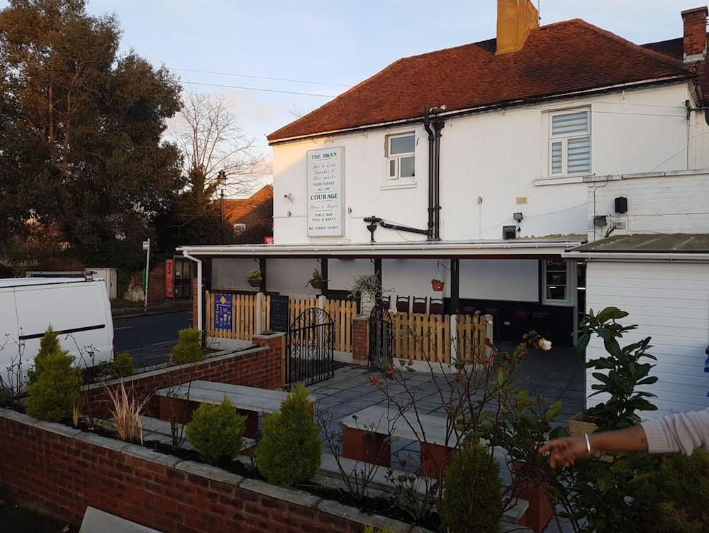 Swan Inn, Heathrow Airport Stanwell Extérieur photo