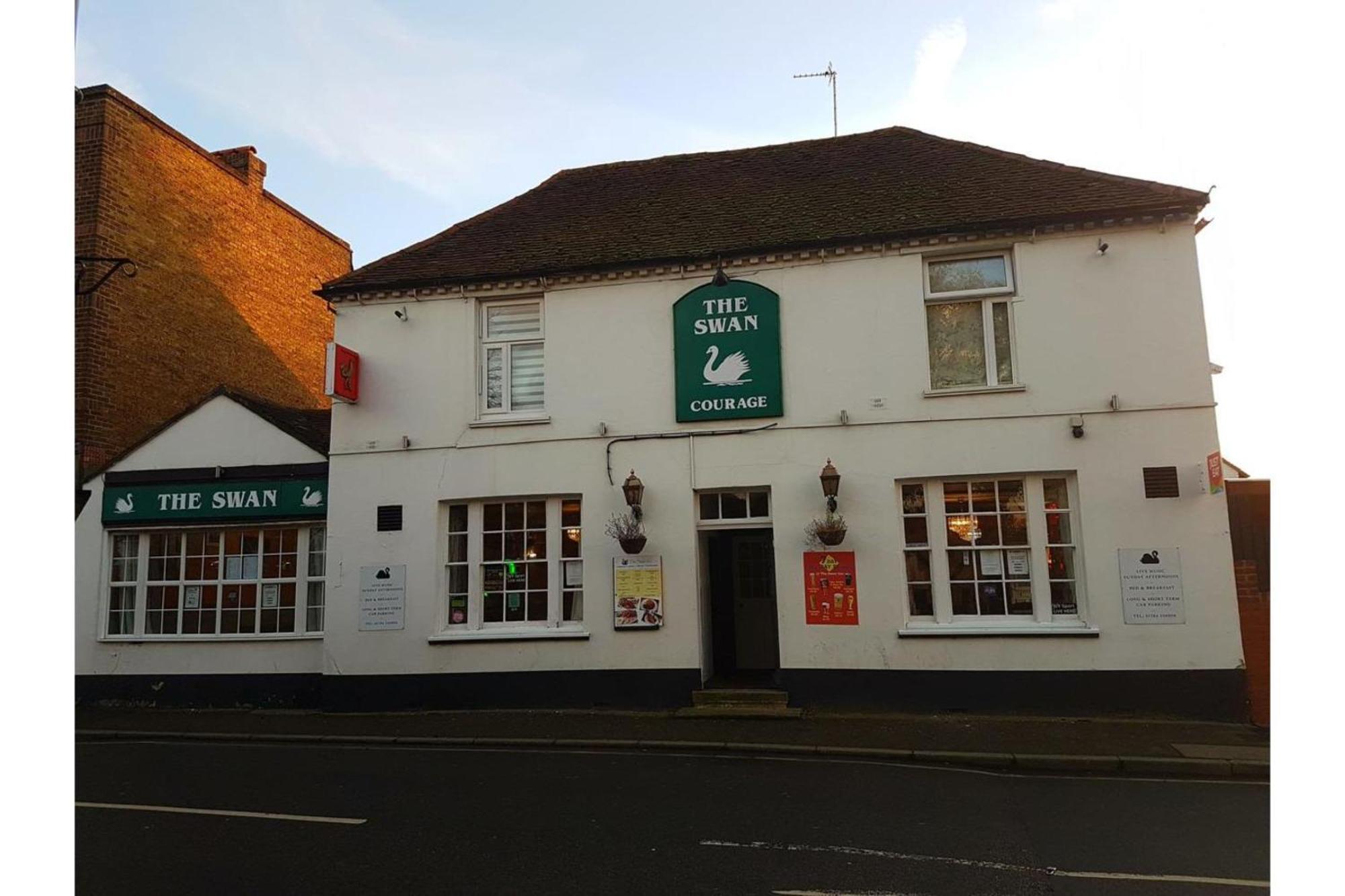 Swan Inn, Heathrow Airport Stanwell Extérieur photo