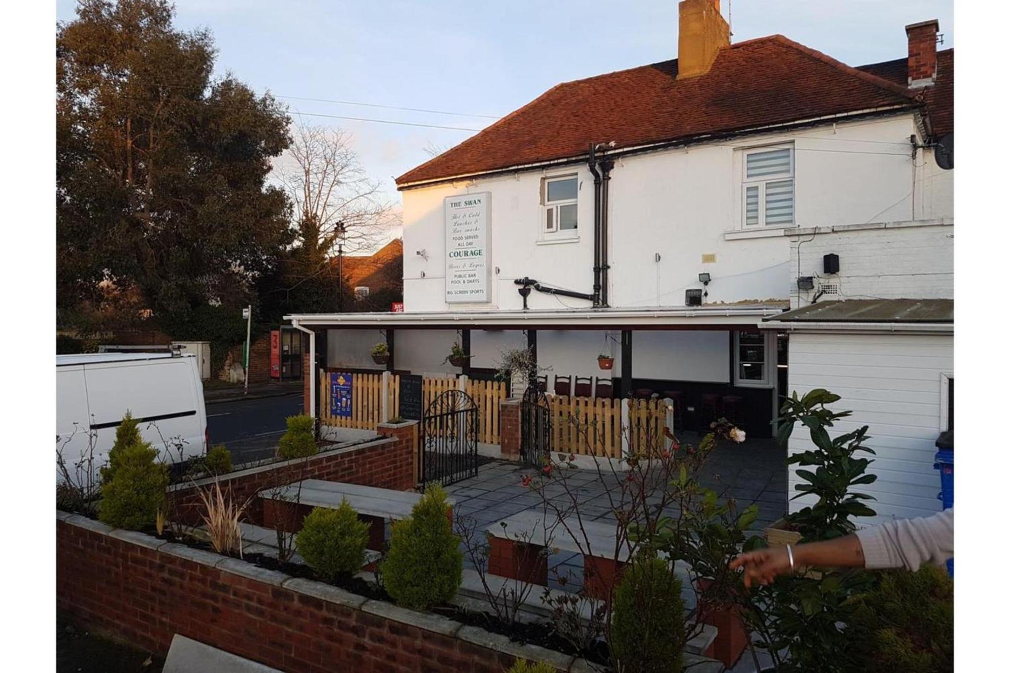 Swan Inn, Heathrow Airport Stanwell Extérieur photo