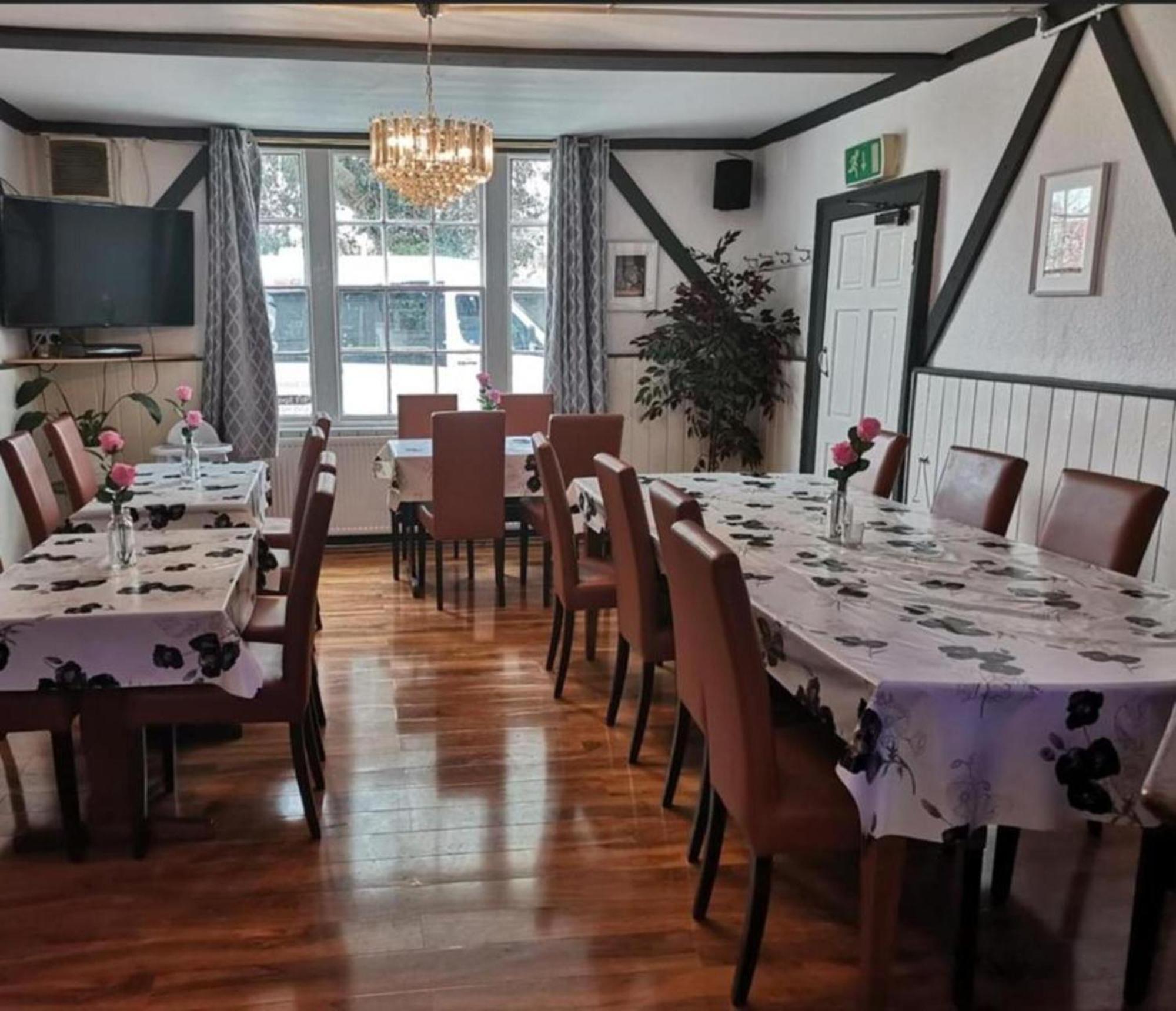 Swan Inn, Heathrow Airport Stanwell Extérieur photo