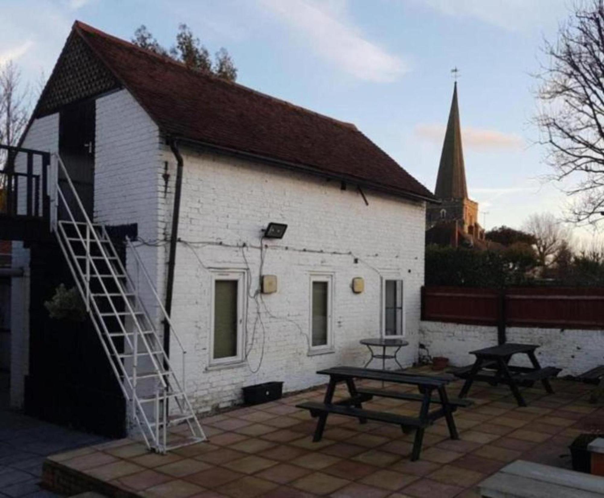 Swan Inn, Heathrow Airport Stanwell Extérieur photo