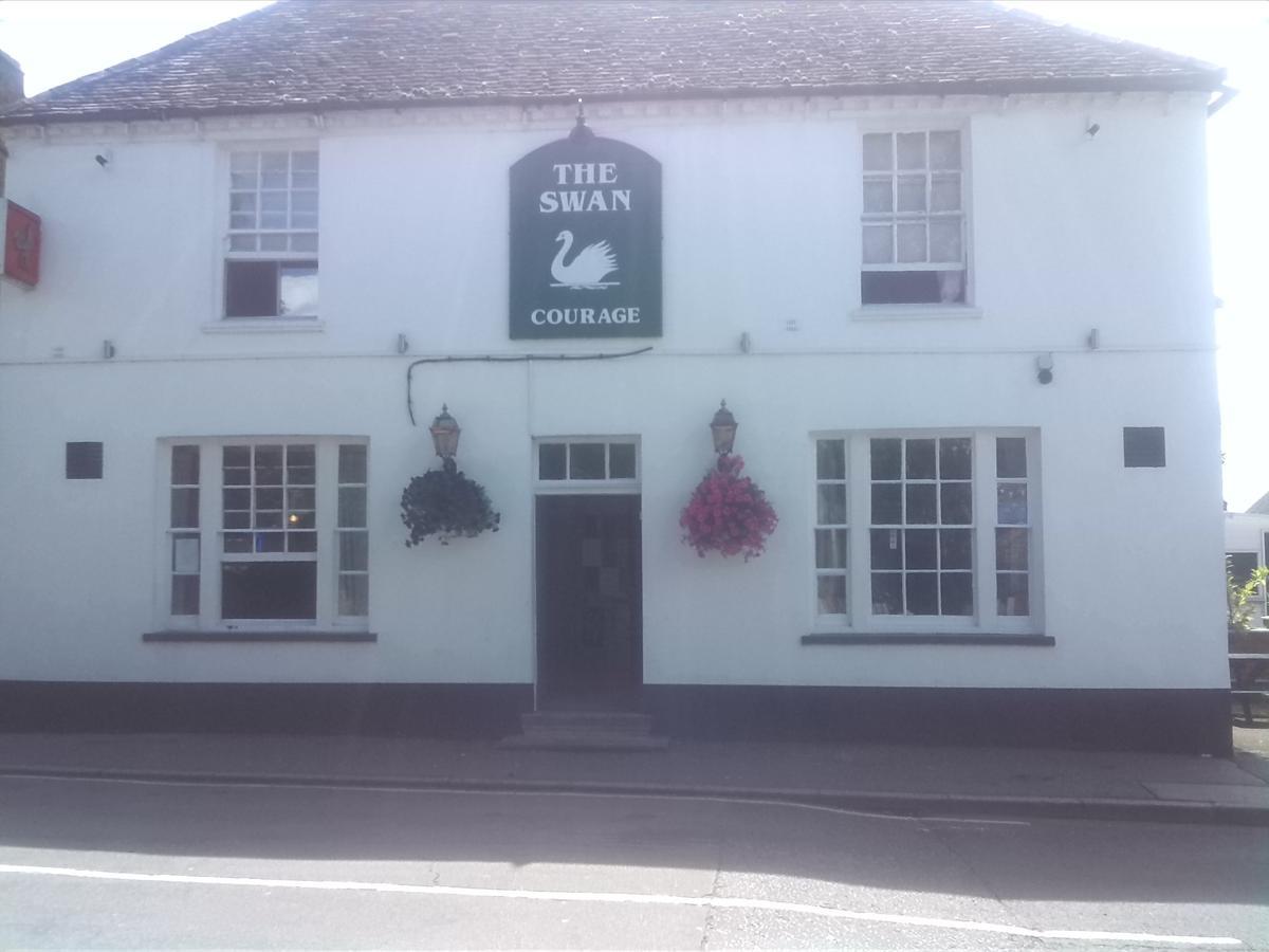 Swan Inn, Heathrow Airport Stanwell Extérieur photo