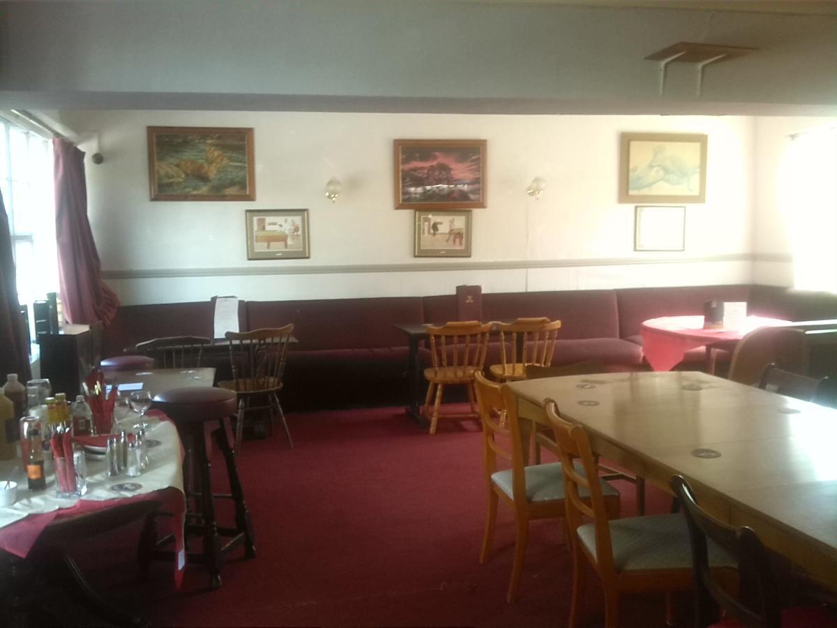Swan Inn, Heathrow Airport Stanwell Extérieur photo
