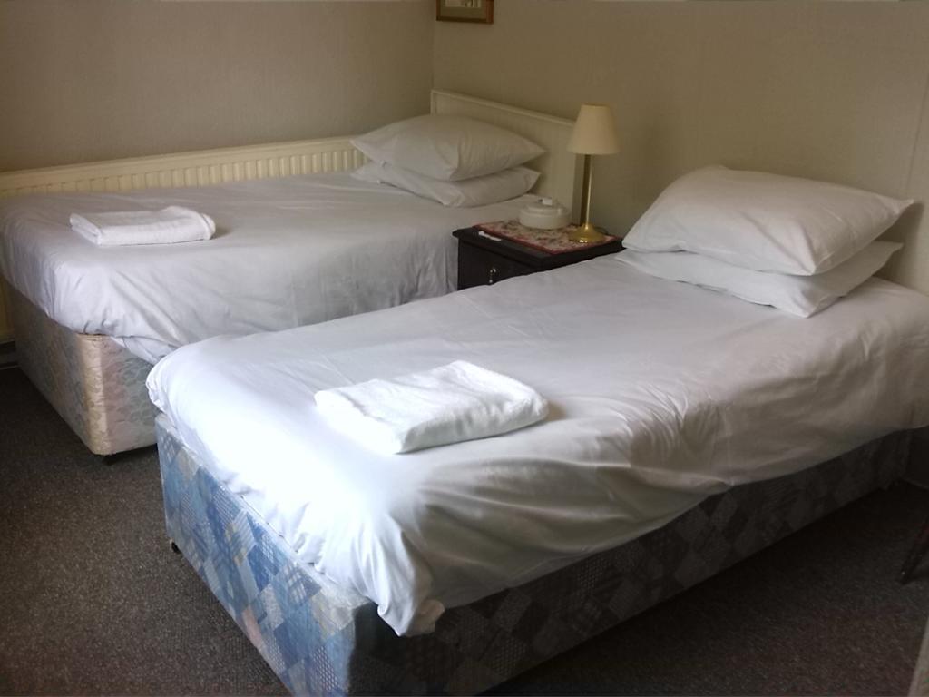 Swan Inn, Heathrow Airport Stanwell Chambre photo
