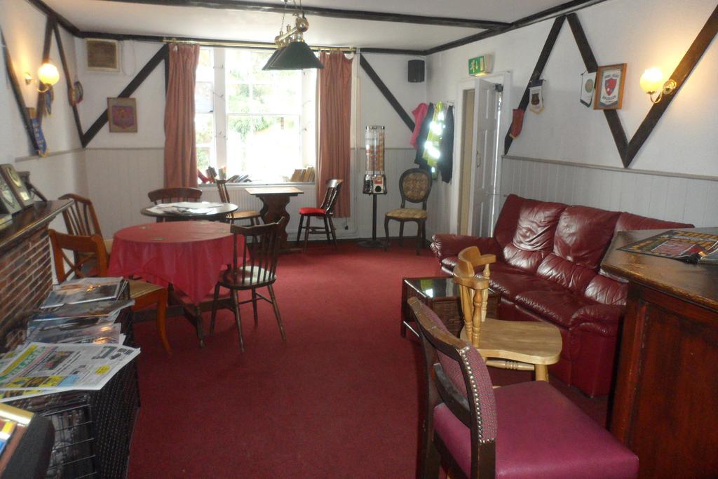 Swan Inn, Heathrow Airport Stanwell Extérieur photo